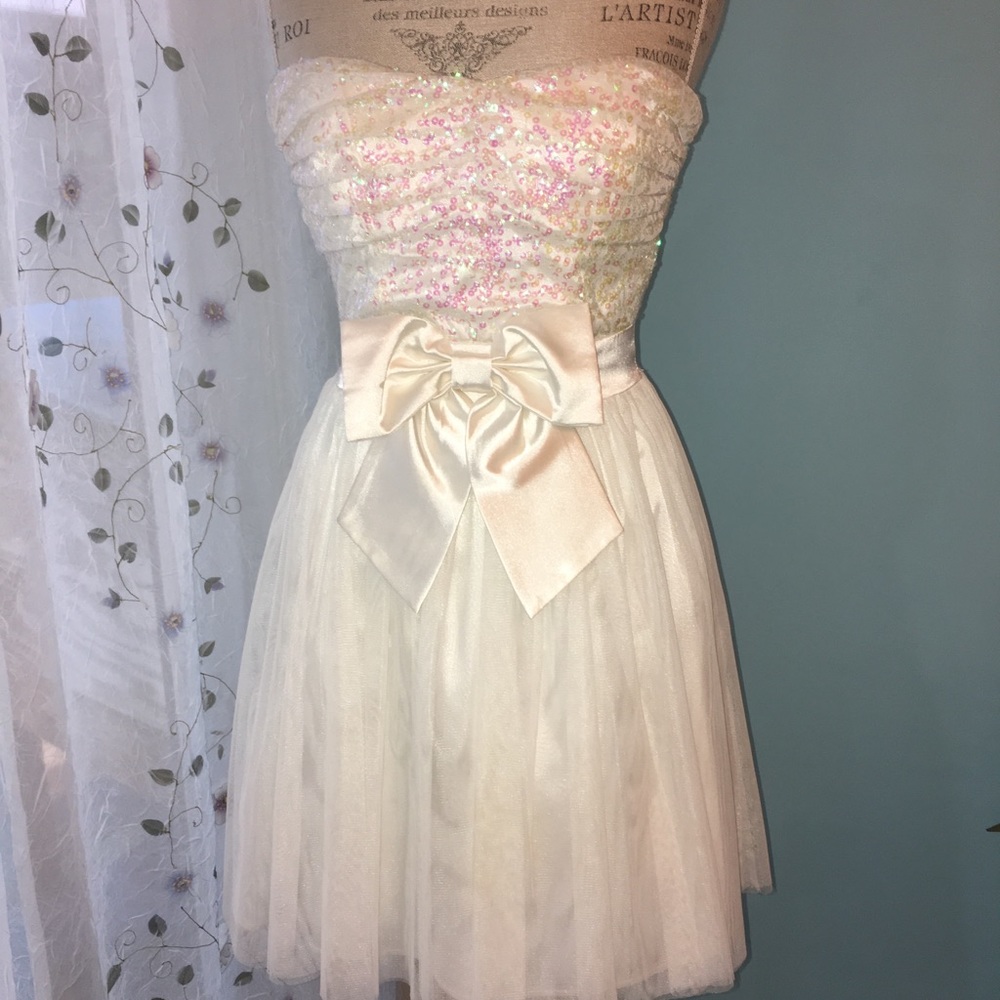 Girls special occasion dress. Size 3